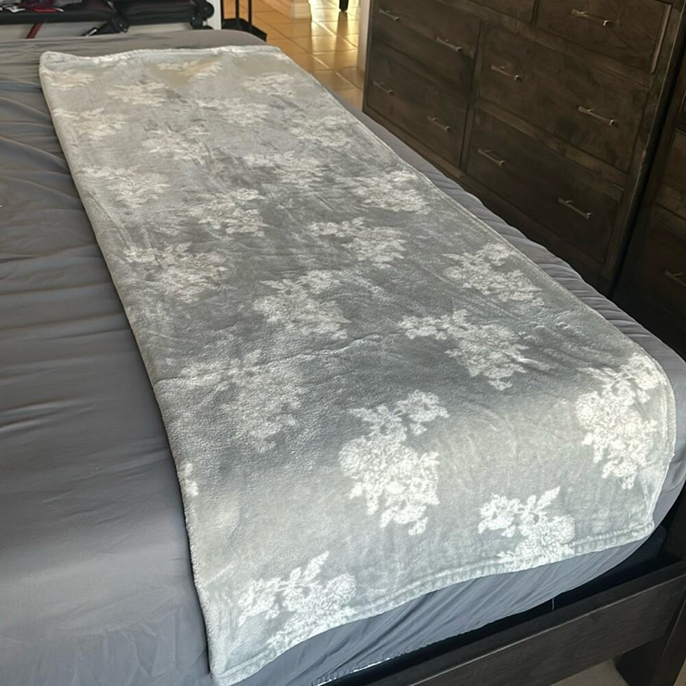 Thalia Sodi blanket throw gray white floral 68 inches by 48 inches